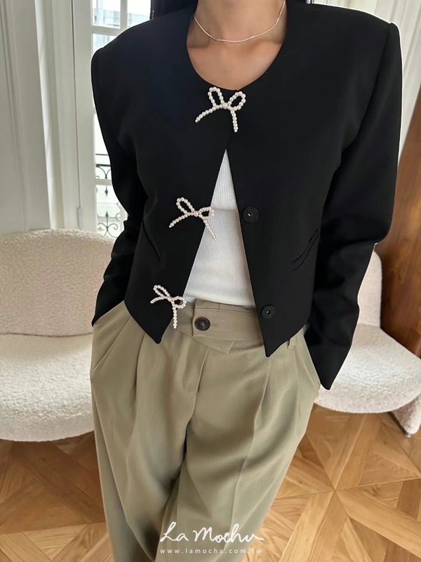 圓領蝴蝶結釦小香外套